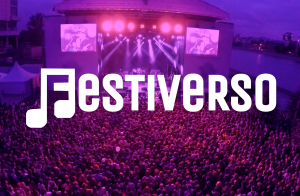 Logo de Festiverso con un concierto de fondo